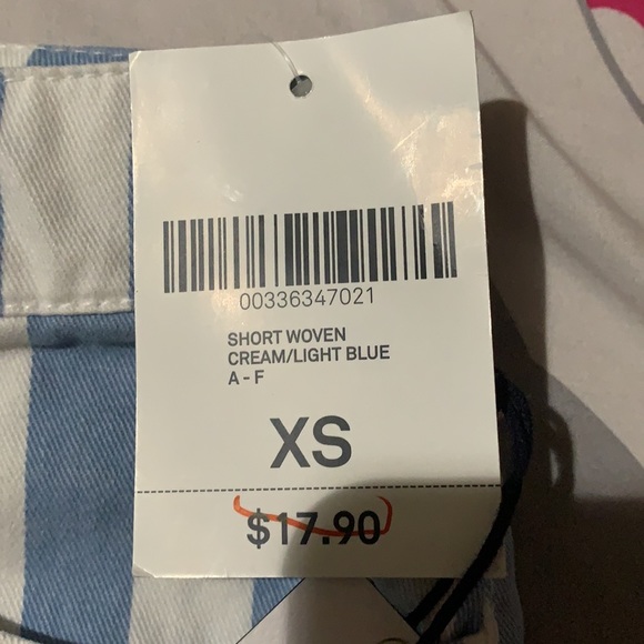 Forever21 short - Picture 2 of 2